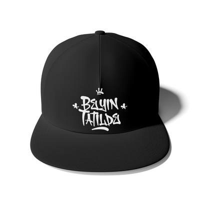 Snapback pet met hersenstam op vakantie 