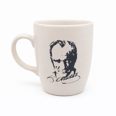 Ovale mok met portret van Atatürk