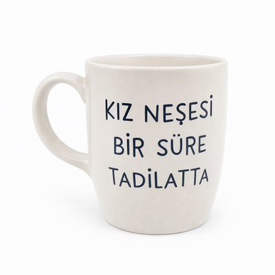 Joie de fille, en rénovation pour un moment Tasse ovale