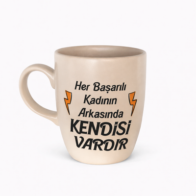Her Basarili Kadinin Arkasinda Kendisi Vardir X Oval Kupa
